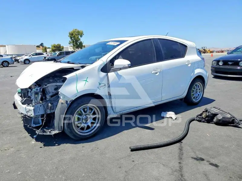 2012 Toyota PRIUS фото