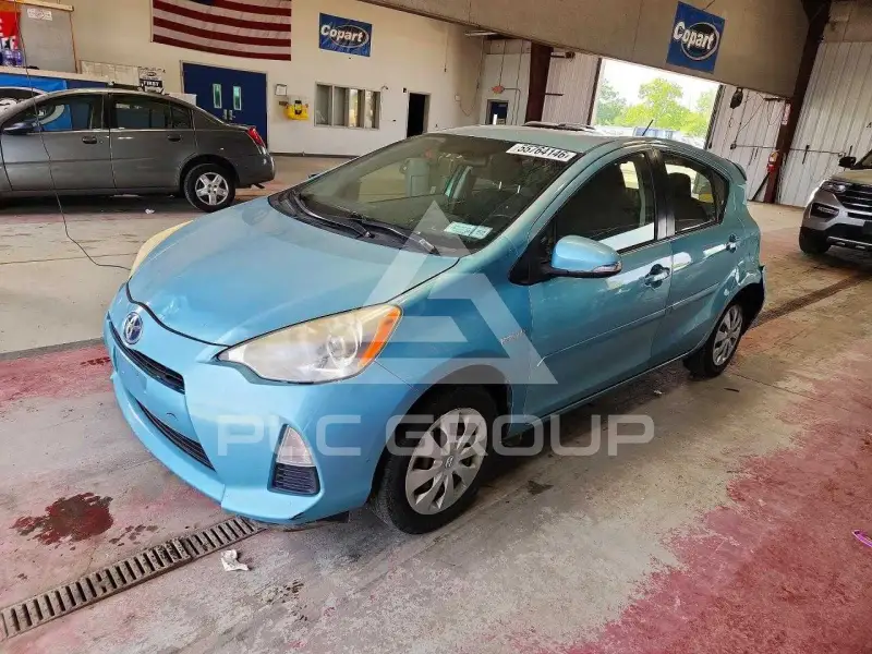 2012 Toyota PRIUS фото