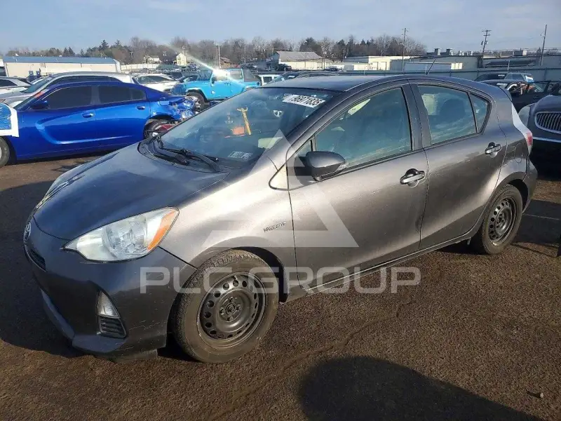 2012 Toyota PRIUS фото