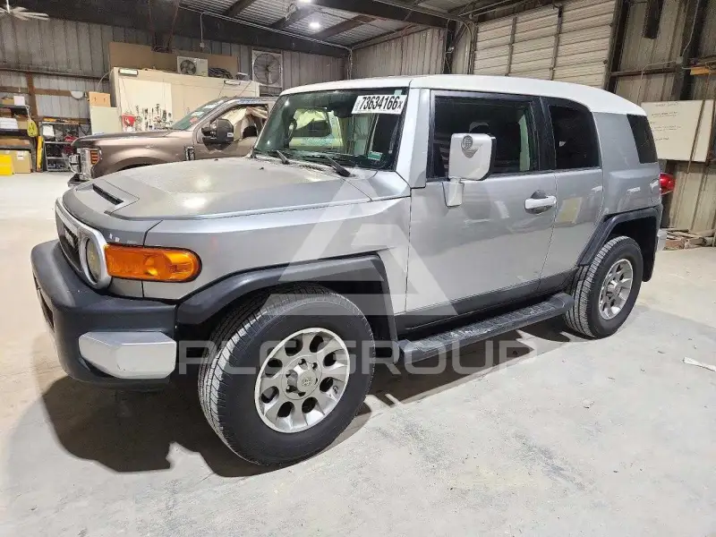 2012 Toyota FJ Cruiser фото