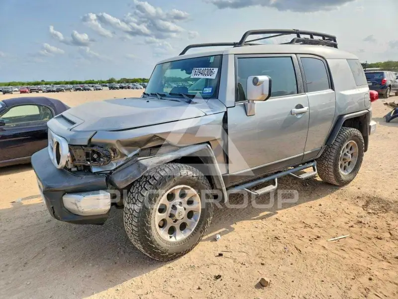 2012 Toyota FJ Cruiser фото