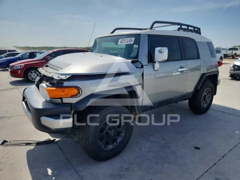 2012 Toyota FJ Cruiser фото