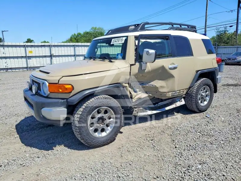 2012 Toyota FJ Cruiser фото