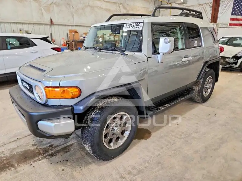 2012 Toyota FJ Cruiser фото