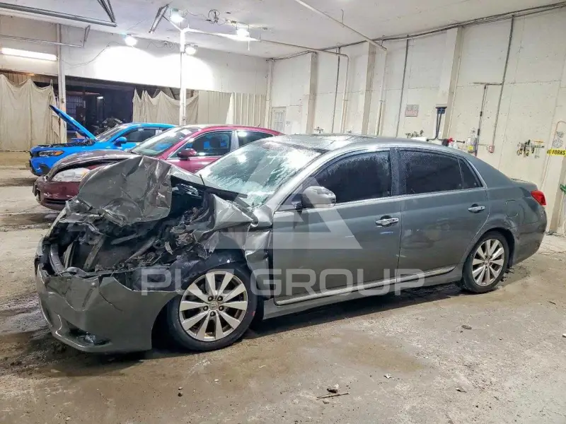 2012 Toyota AVALON photo