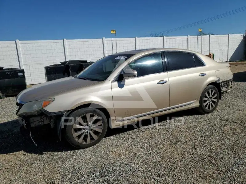 2012 Toyota AVALON photo
