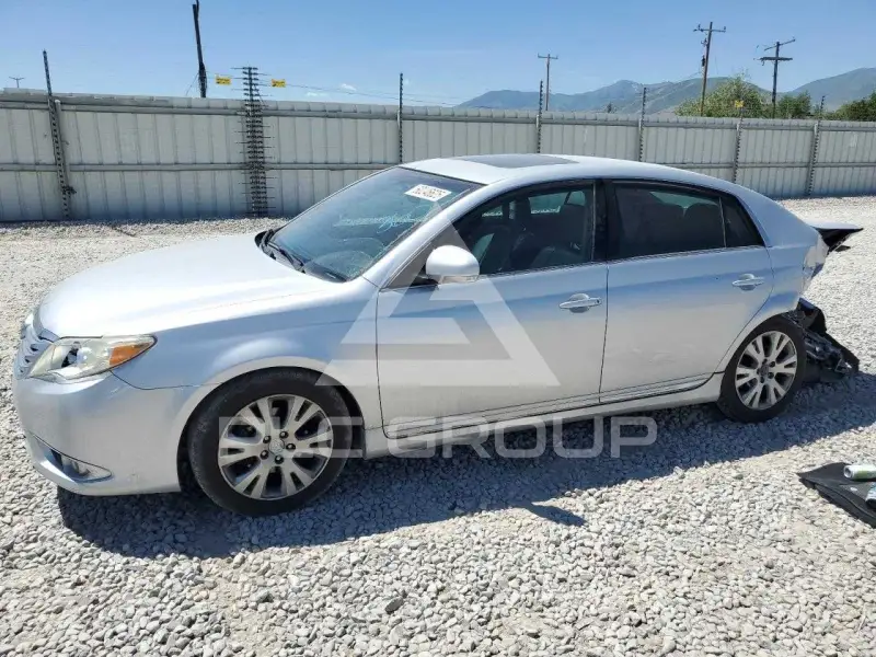 2012 Toyota AVALON фото