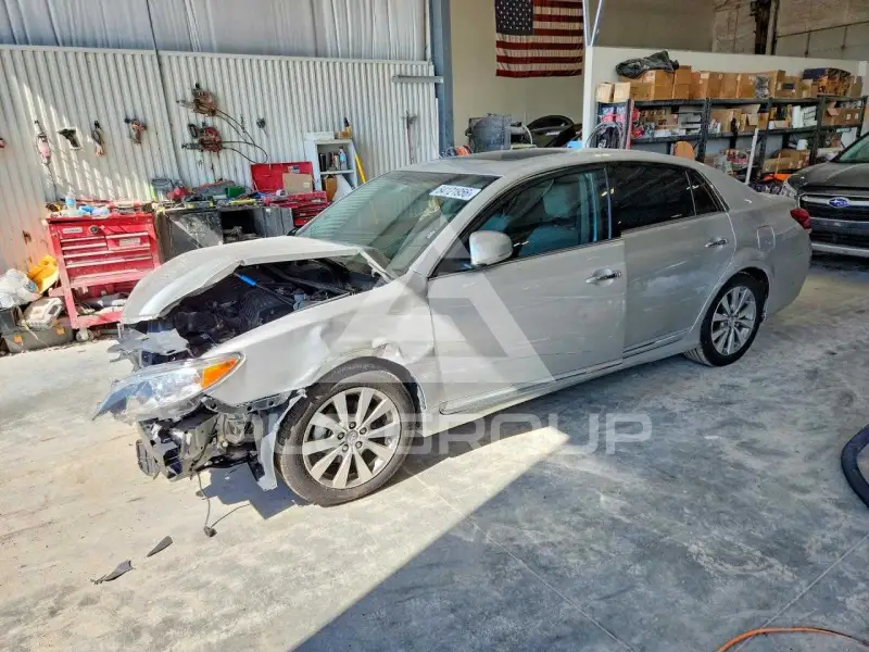 2012 Toyota AVALON фото