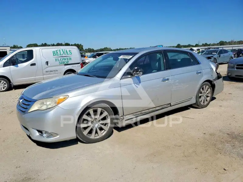 2012 Toyota AVALON photo