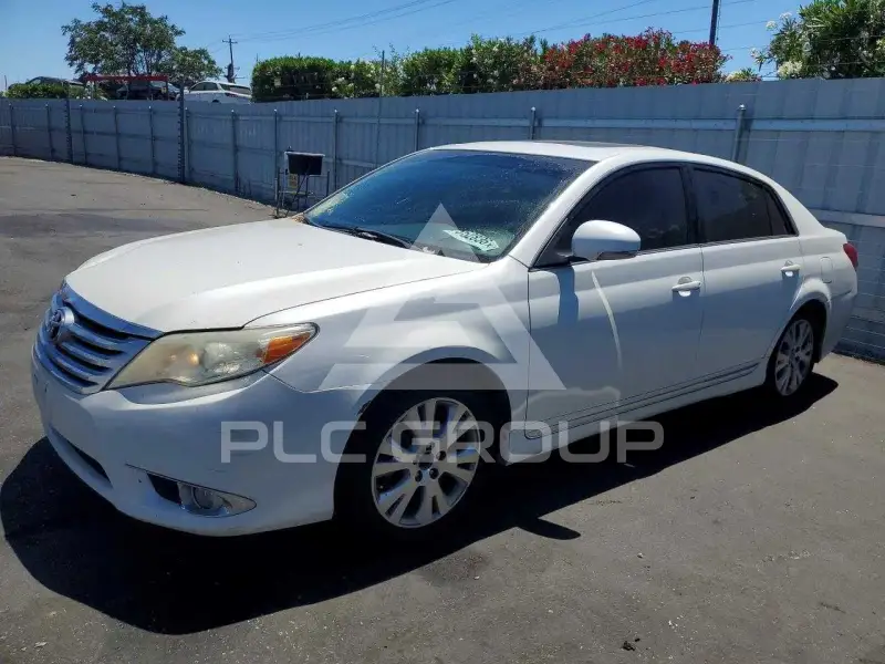 2012 Toyota AVALON photo