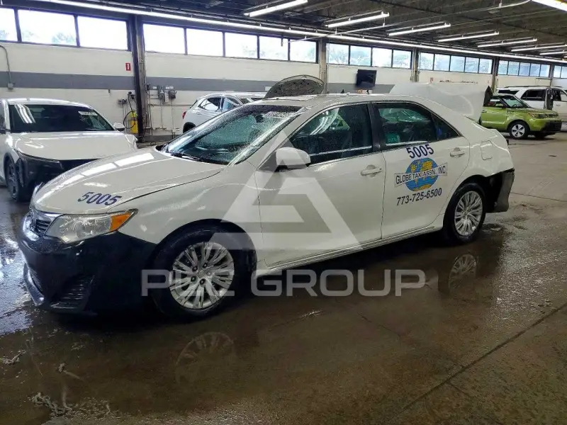 2012 Toyota CAMRY фото
