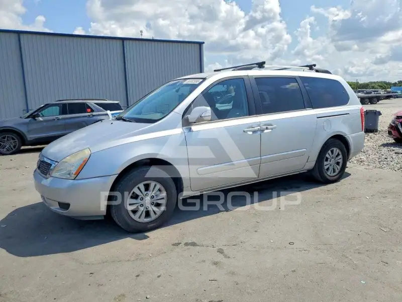 2012 KIA Sedona photo