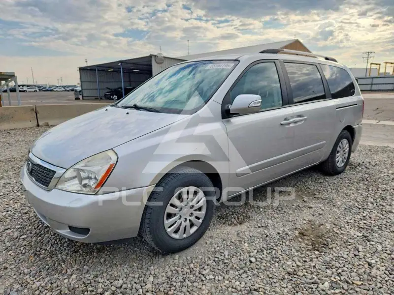 2012 KIA Sedona photo
