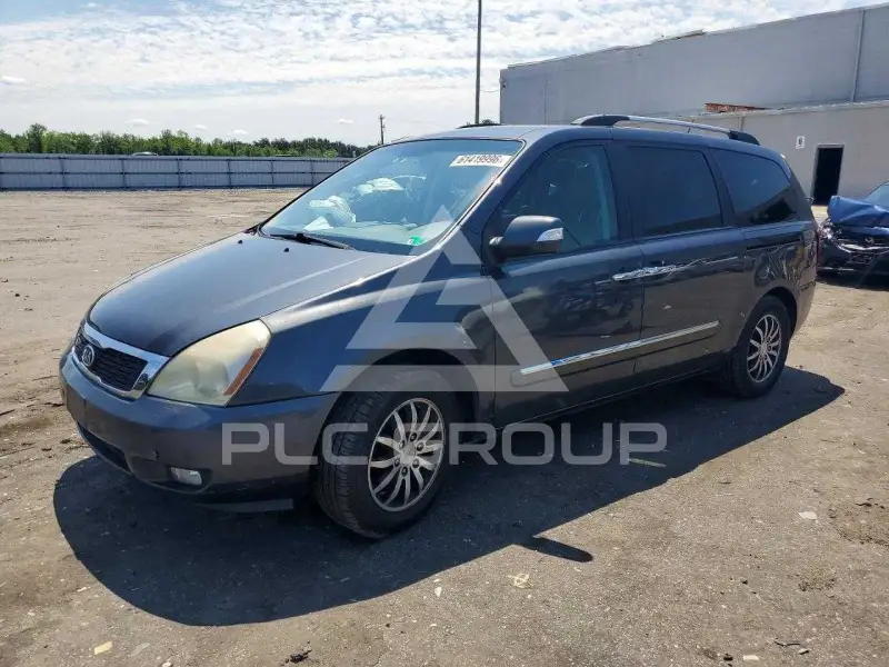 2012 KIA Sedona photo