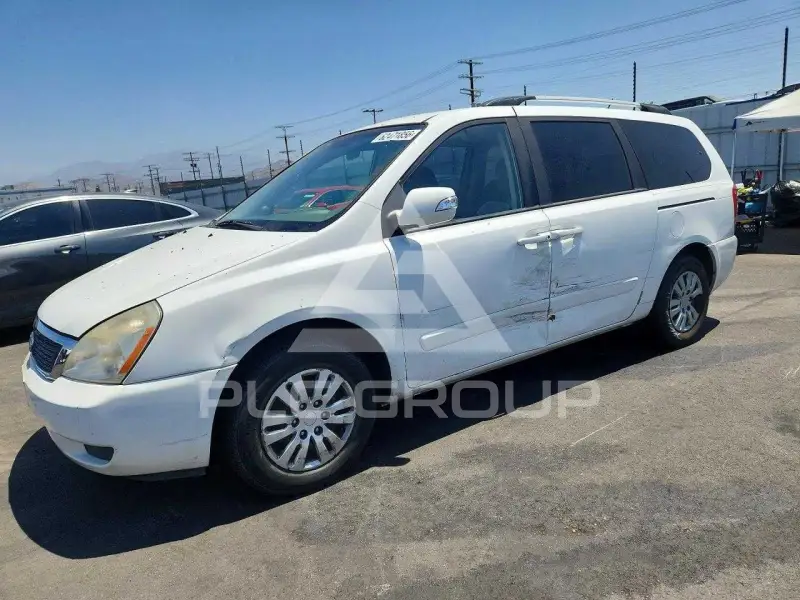 2012 KIA Sedona photo
