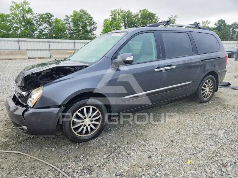 2012 KIA Sedona photo