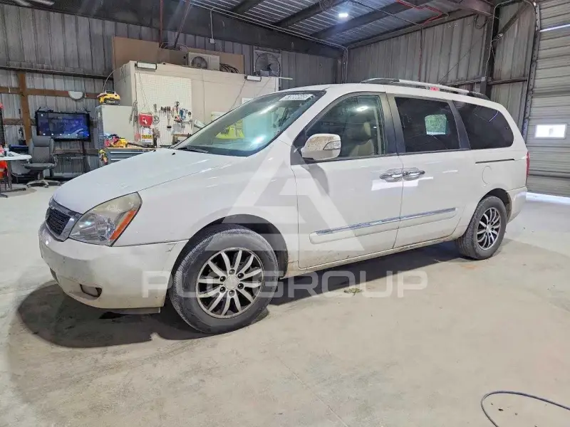 2012 KIA Sedona photo
