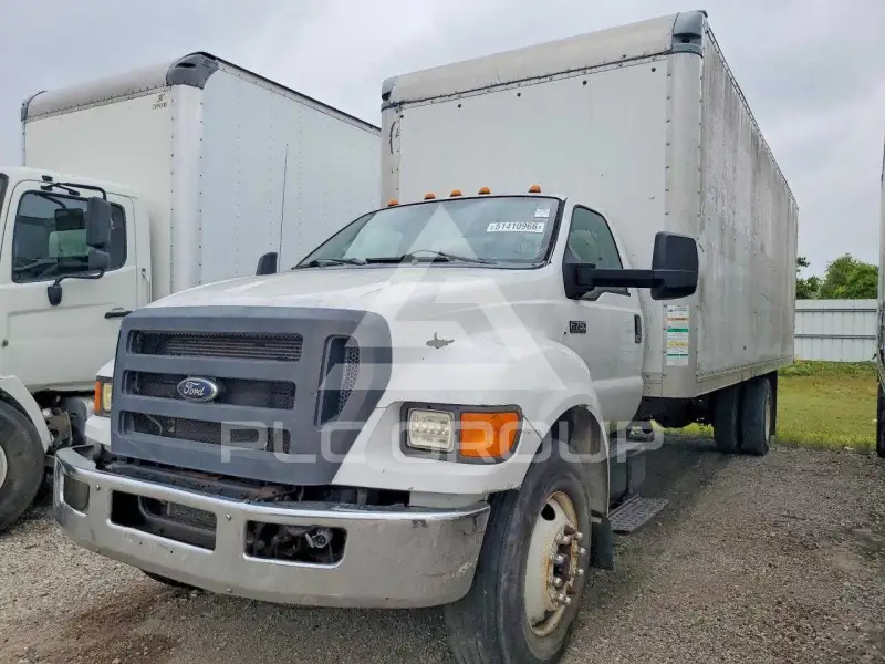 2012 Ford F-750 photo