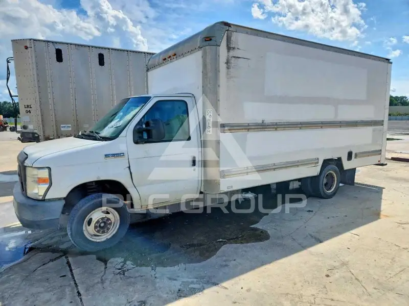 2012 Ford E-350 фото