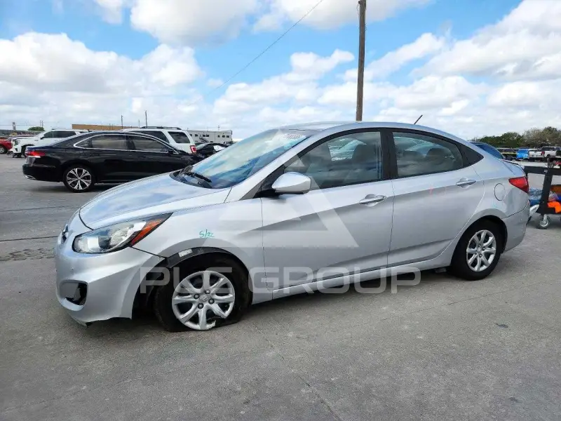 2012 Hyundai Accent фото