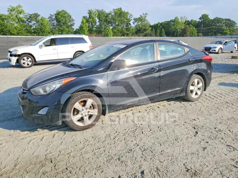 2012 Hyundai Elantra photo