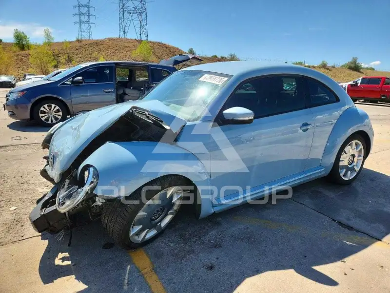 2012 Volkswagen BEETLE photo