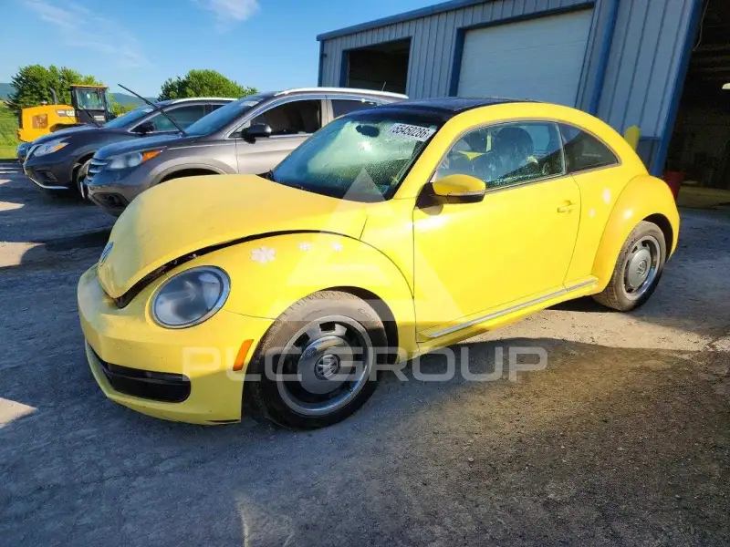 2012 Volkswagen BEETLE фото
