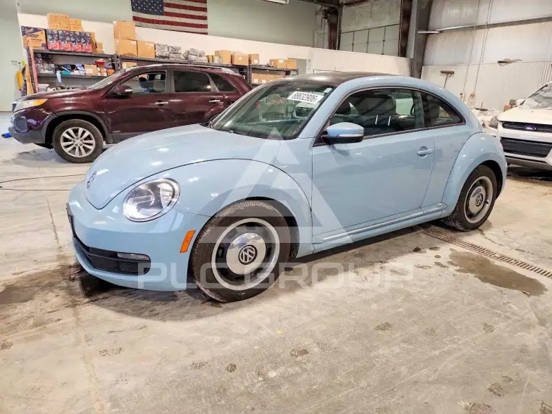 2012 Volkswagen BEETLE photo