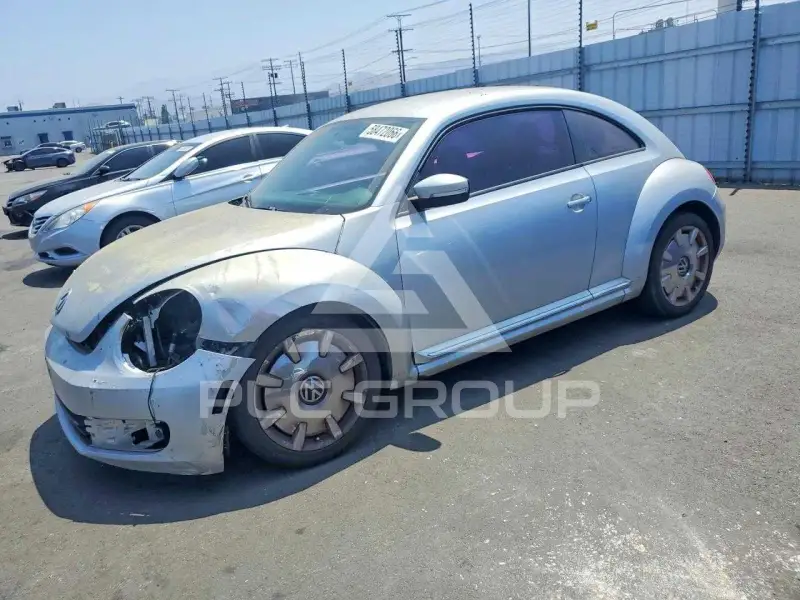 2012 Volkswagen BEETLE photo