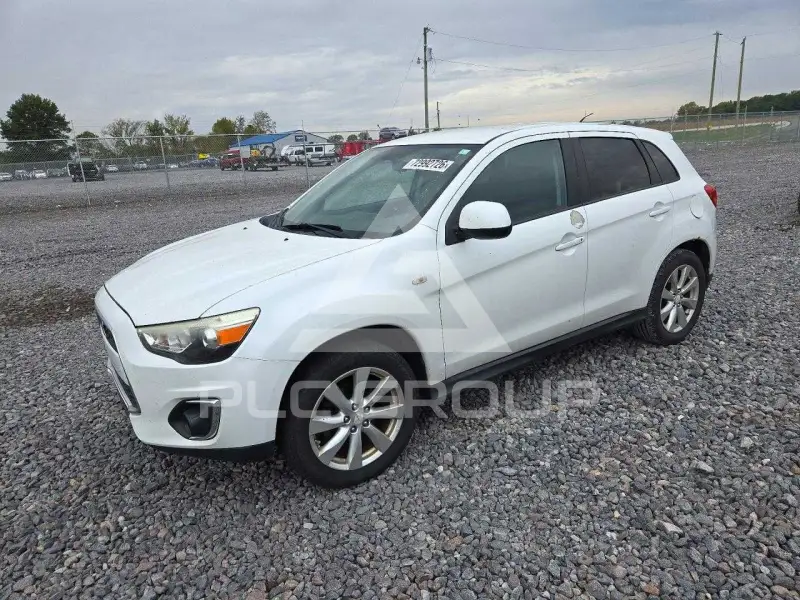 2013 Mitsubishi OUTLANDER photo