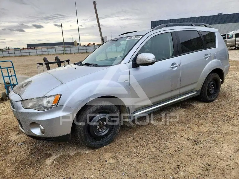 2013 Mitsubishi OUTLANDER photo