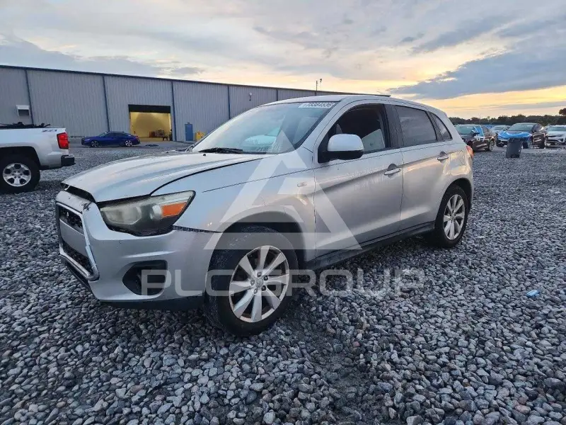 2013 Mitsubishi OUTLANDER photo