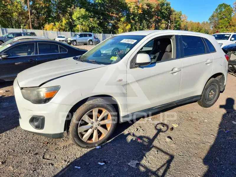 2013 Mitsubishi OUTLANDER photo