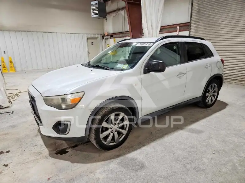2013 Mitsubishi OUTLANDER photo
