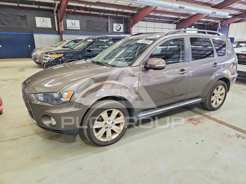 2013 Mitsubishi OUTLANDER photo