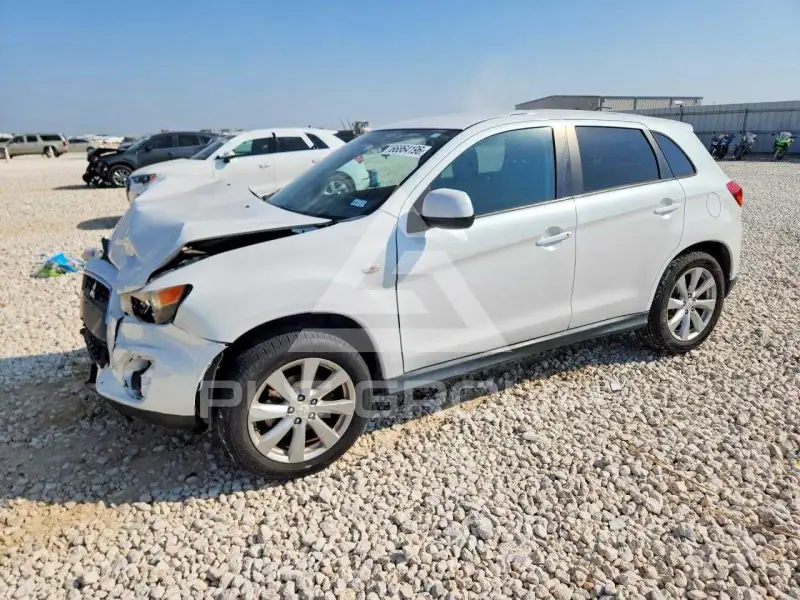 2013 Mitsubishi OUTLANDER фото