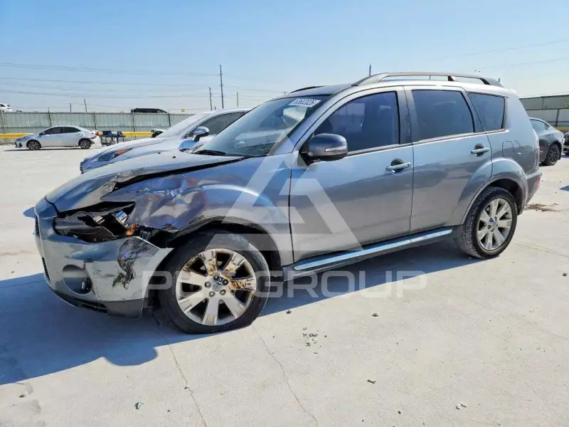 2013 Mitsubishi OUTLANDER photo