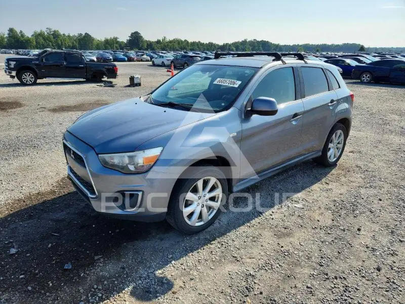 2013 Mitsubishi OUTLANDER photo