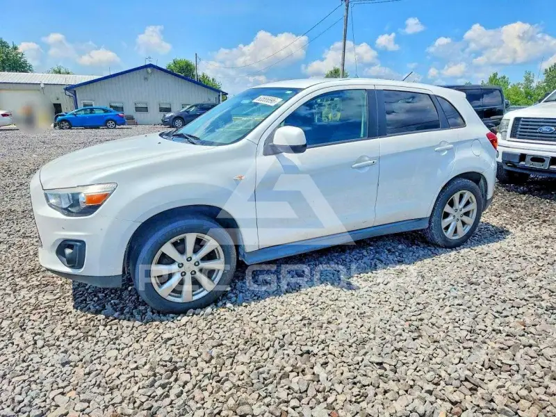 2013 Mitsubishi OUTLANDER photo