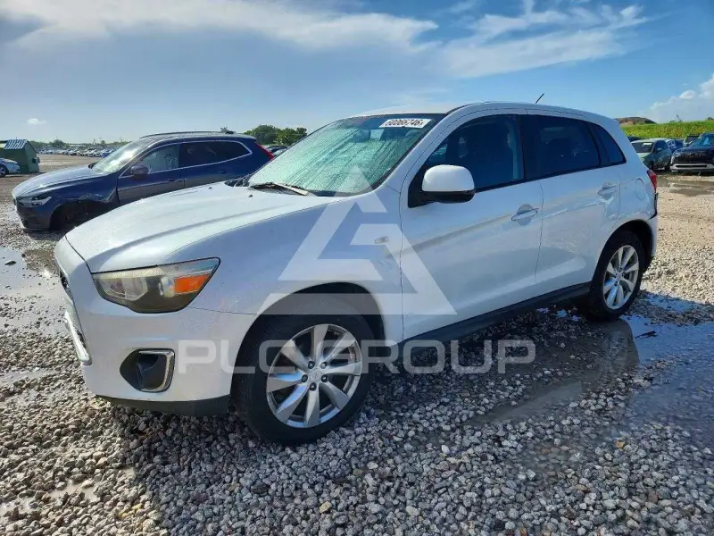 2013 Mitsubishi OUTLANDER photo