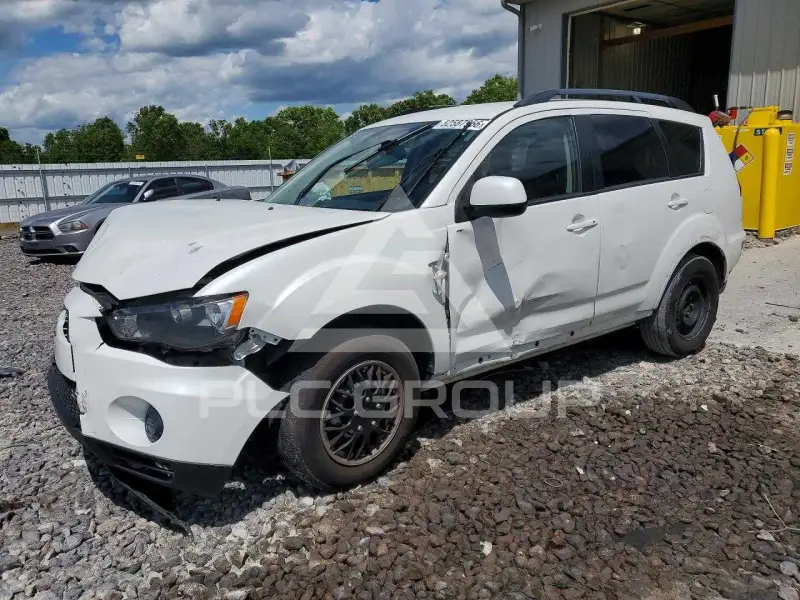 2013 Mitsubishi OUTLANDER фото