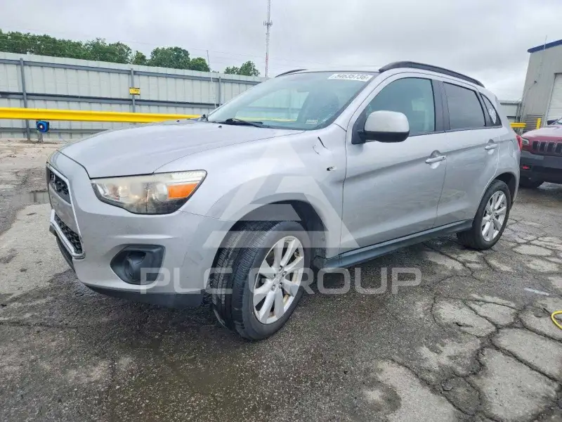 2013 Mitsubishi OUTLANDER photo