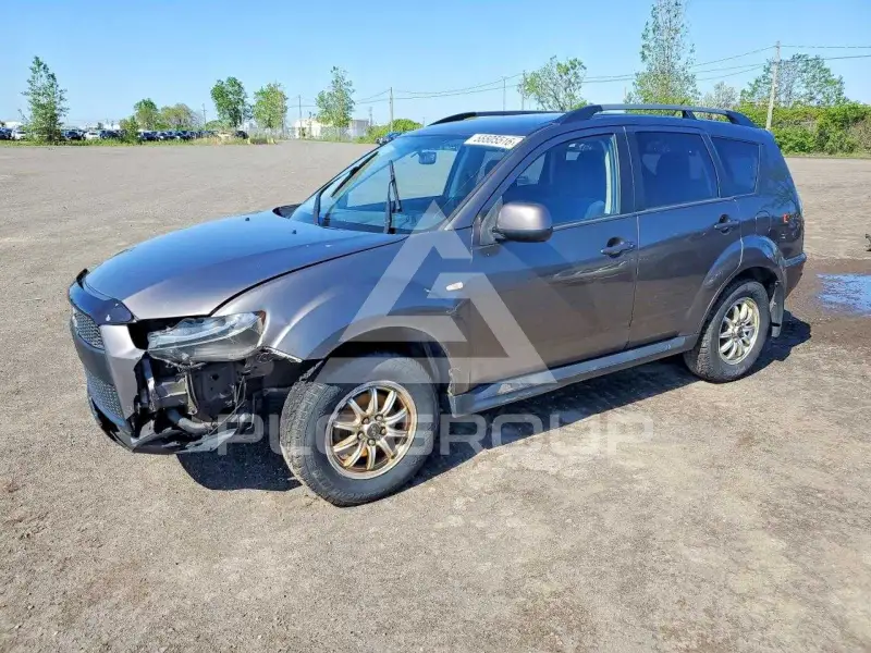 2013 Mitsubishi OUTLANDER photo