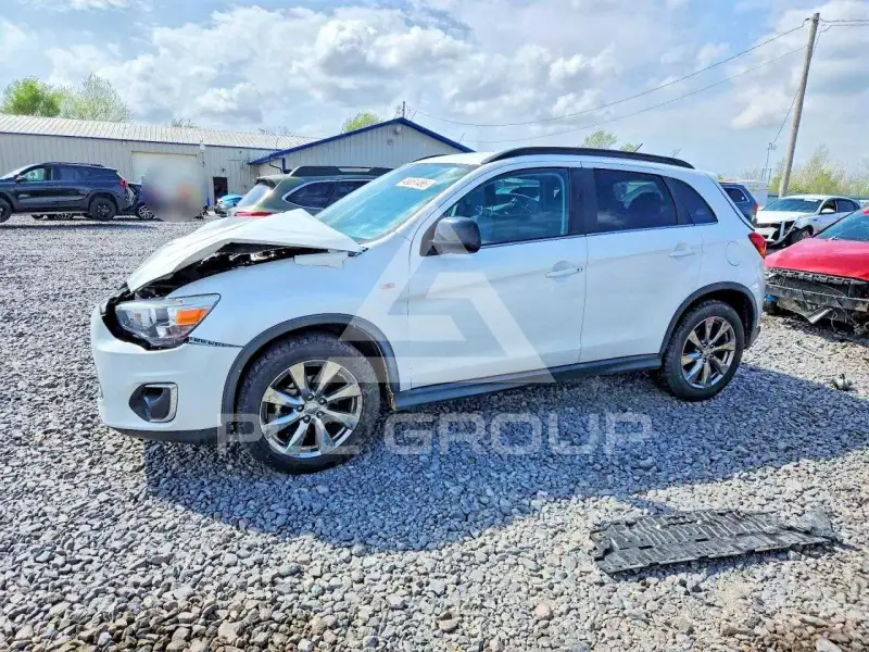 2013 Mitsubishi OUTLANDER фото