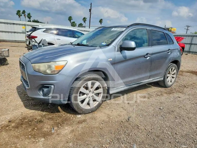 2013 Mitsubishi OUTLANDER photo