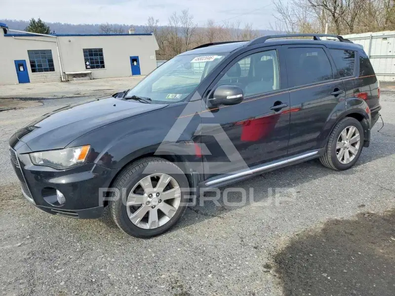 2013 Mitsubishi OUTLANDER photo