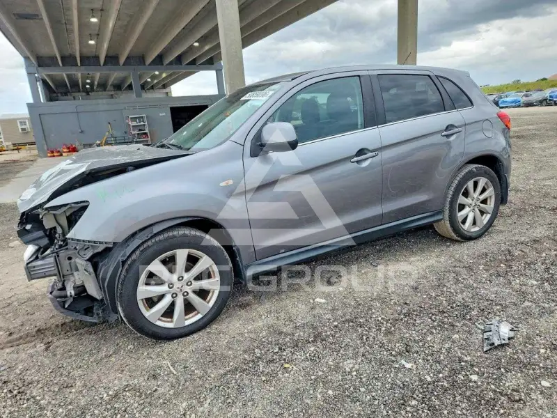 2013 Mitsubishi OUTLANDER photo