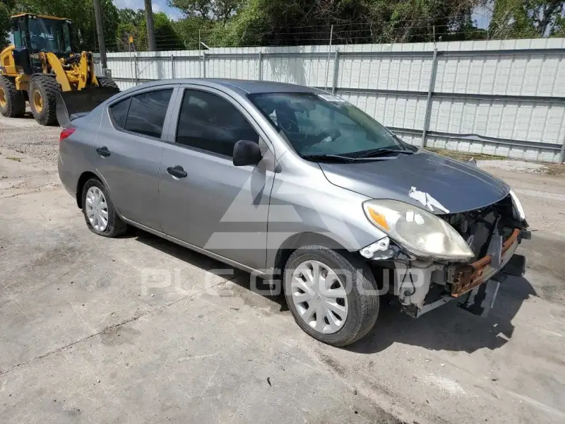 2013 Nissan VERSA фото