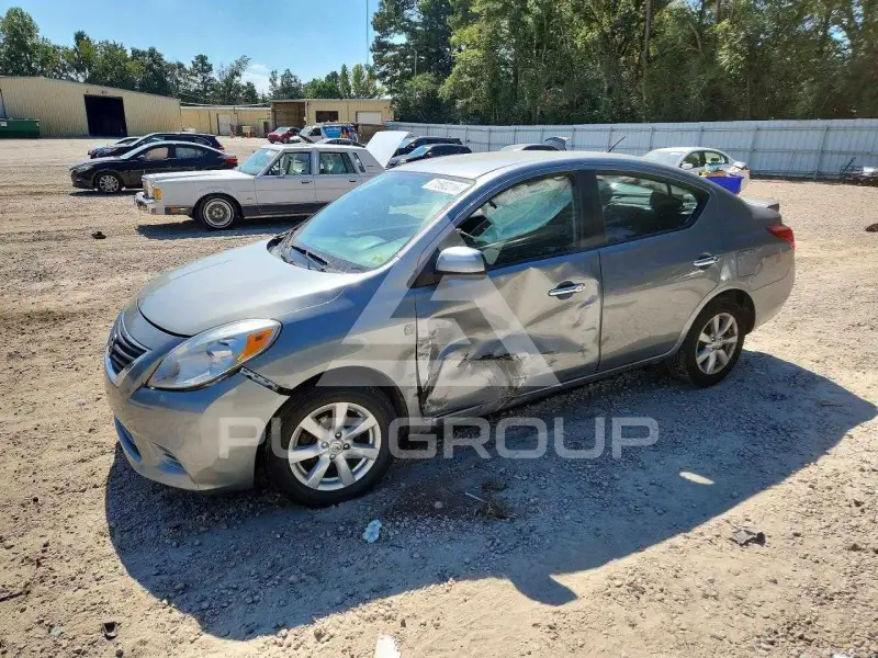 2013 Nissan VERSA фото