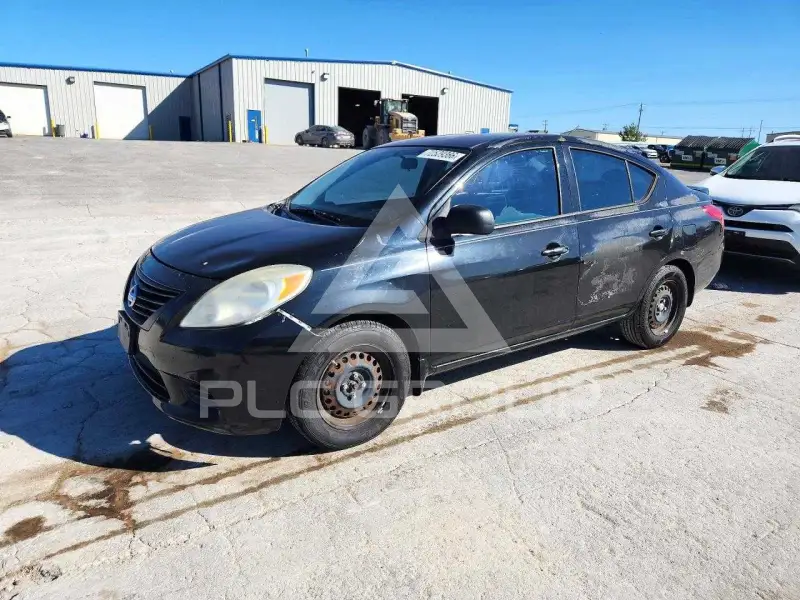 2013 Nissan VERSA photo